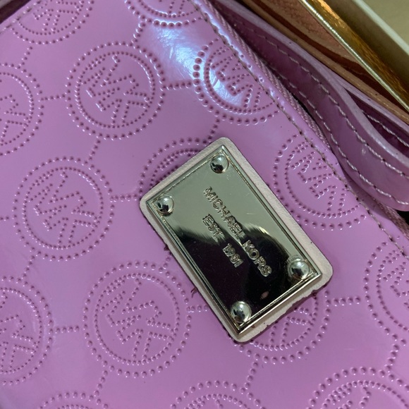 Michael Kors baby pink soft leather wristlet - Picture 5 of 5